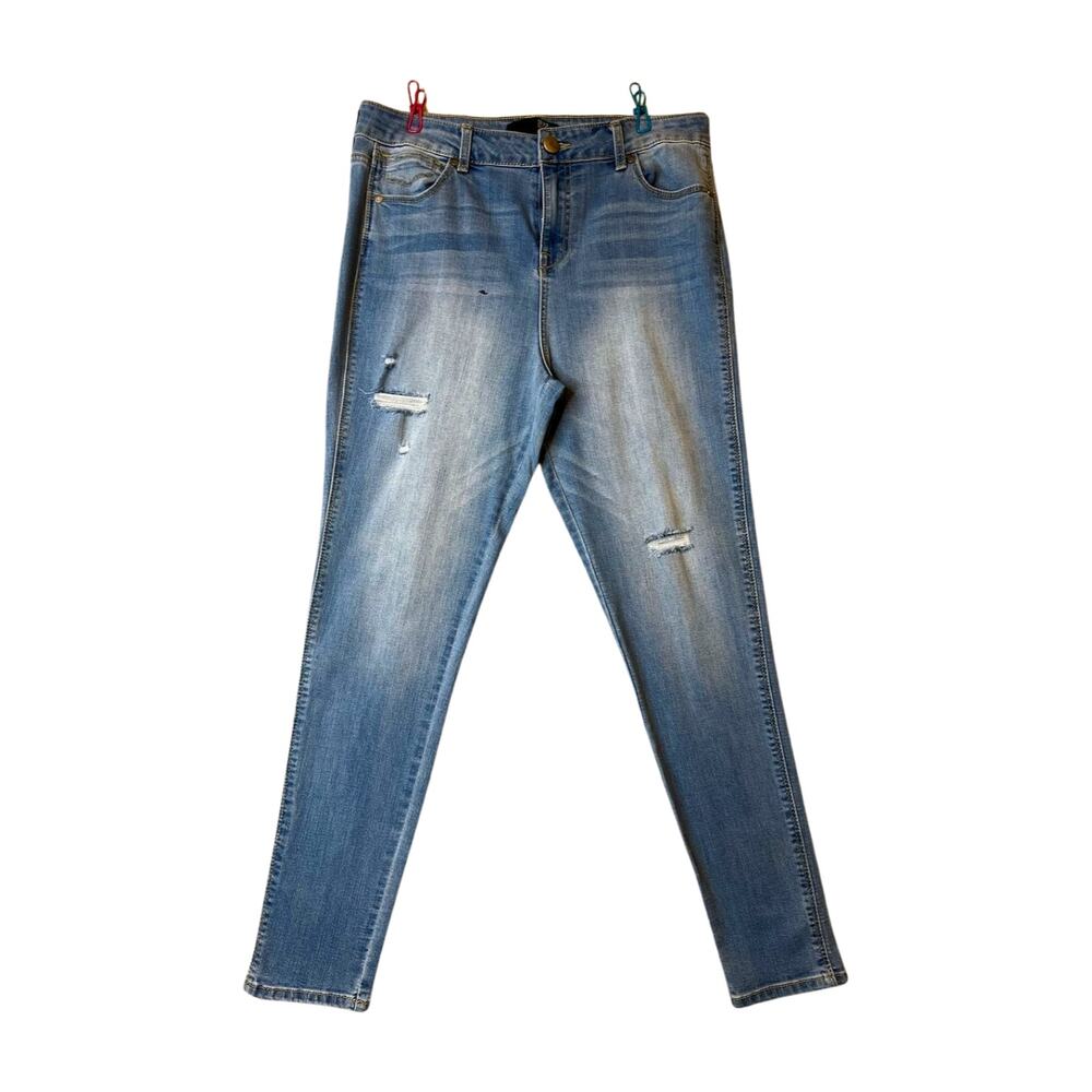 NWOT Women's 1822 Denim Skinny Jeans Distressed